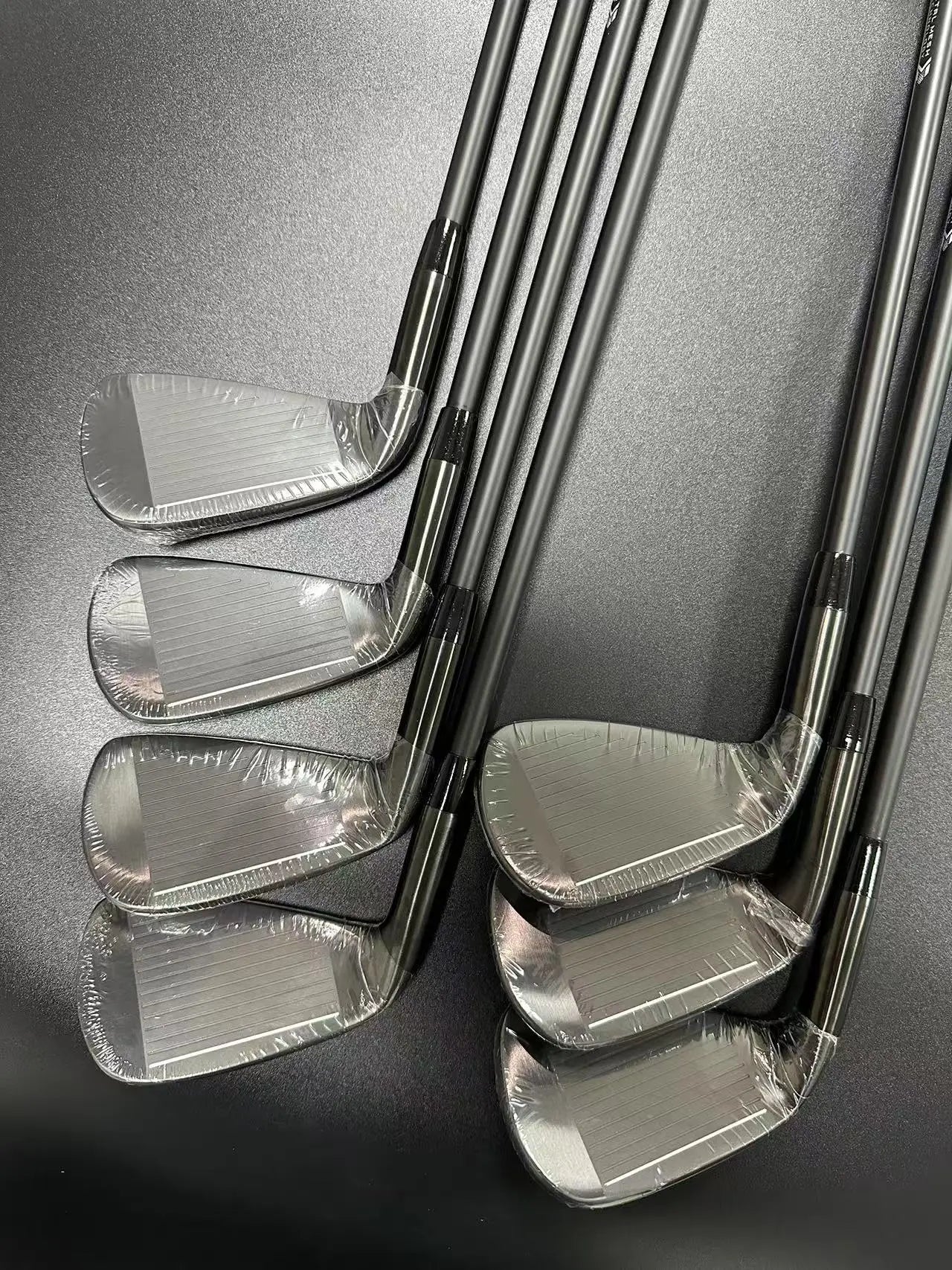 2024 New Brand Black Golf Irons Set P 790 456789p with Shaft and Grip P790 Golf Club Iron set 7pcs Head Cover Free Shipping