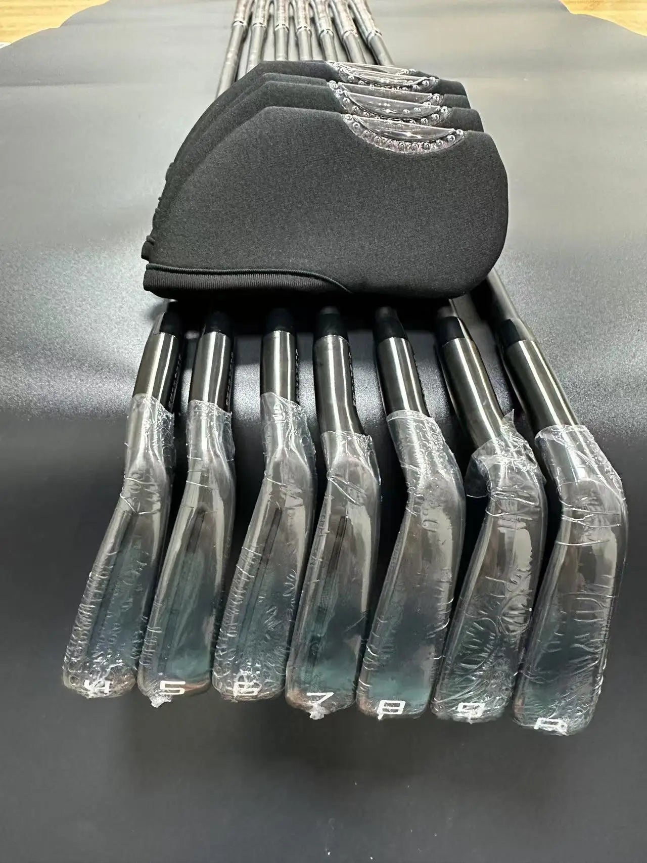 2024 New Brand Black Golf Irons Set P 790 456789p with Shaft and Grip P790 Golf Club Iron set 7pcs Head Cover Free Shipping