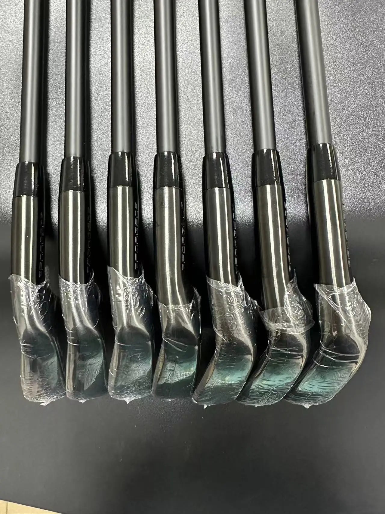 2024 New Brand Black Golf Irons Set P 790 456789p with Shaft and Grip P790 Golf Club Iron set 7pcs Head Cover Free Shipping